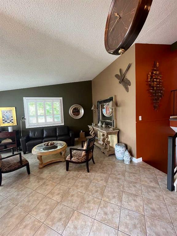 22 Iris Court SE