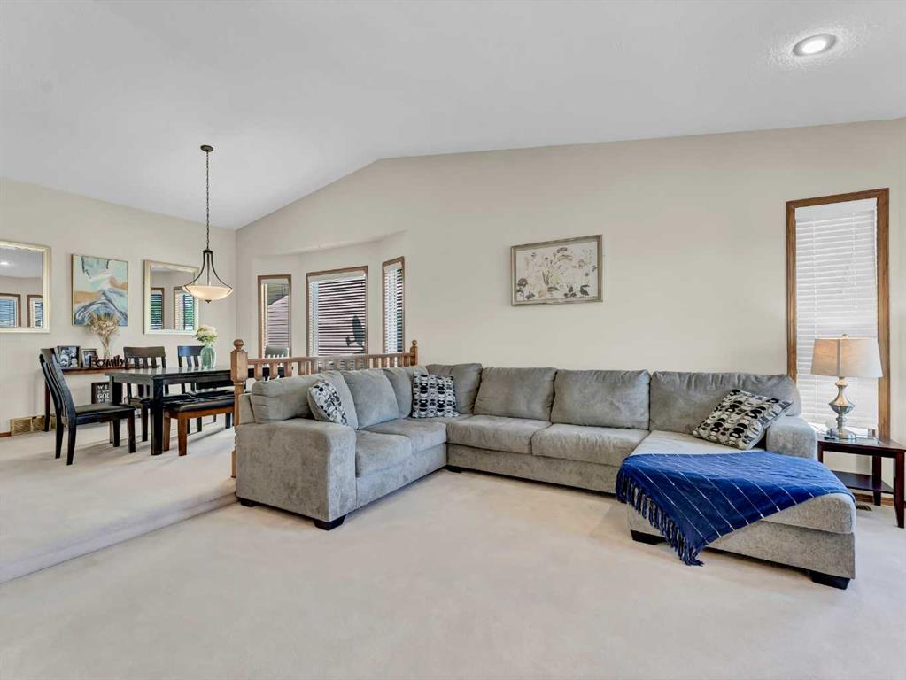 87 Shaw Crescent SE