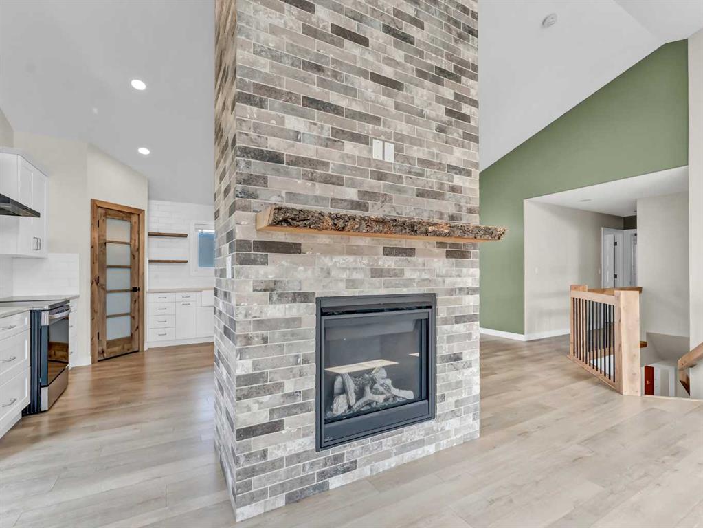 213 Westview Crescent W