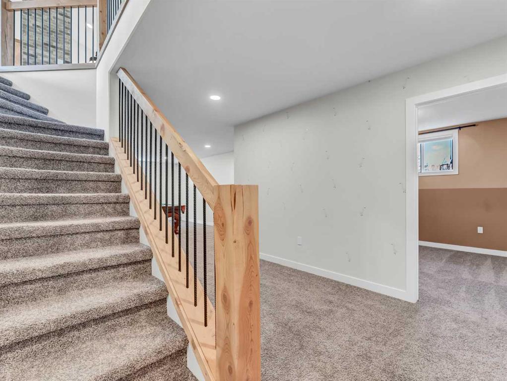 213 Westview Crescent W