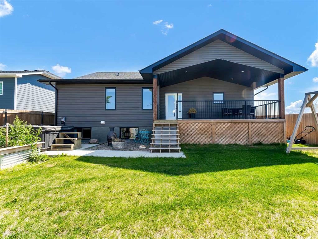 213 Westview Crescent W