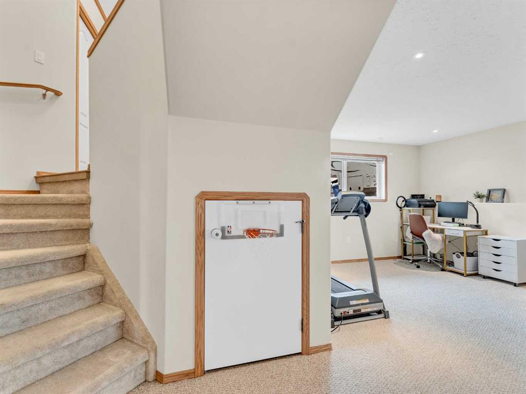 168 Hunt Crescent NE