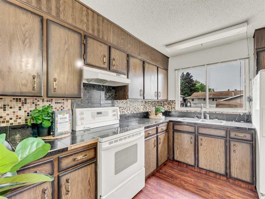 219 Ross Glen Drive SE