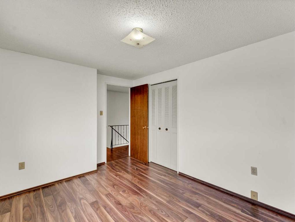 219 Ross Glen Drive SE