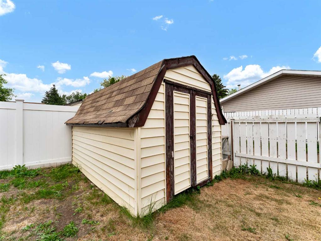 219 Ross Glen Drive SE