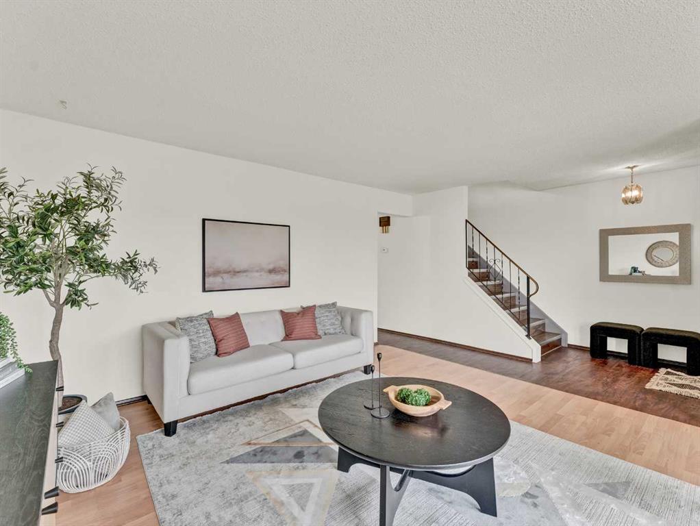 219 Ross Glen Drive SE