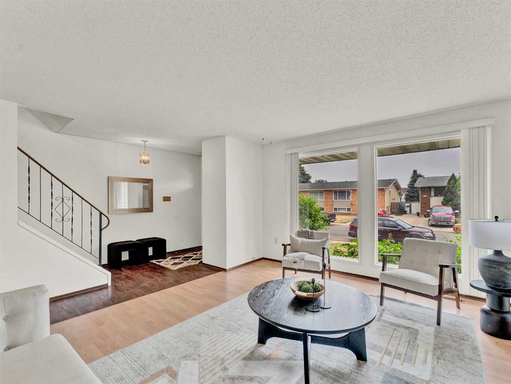 219 Ross Glen Drive SE