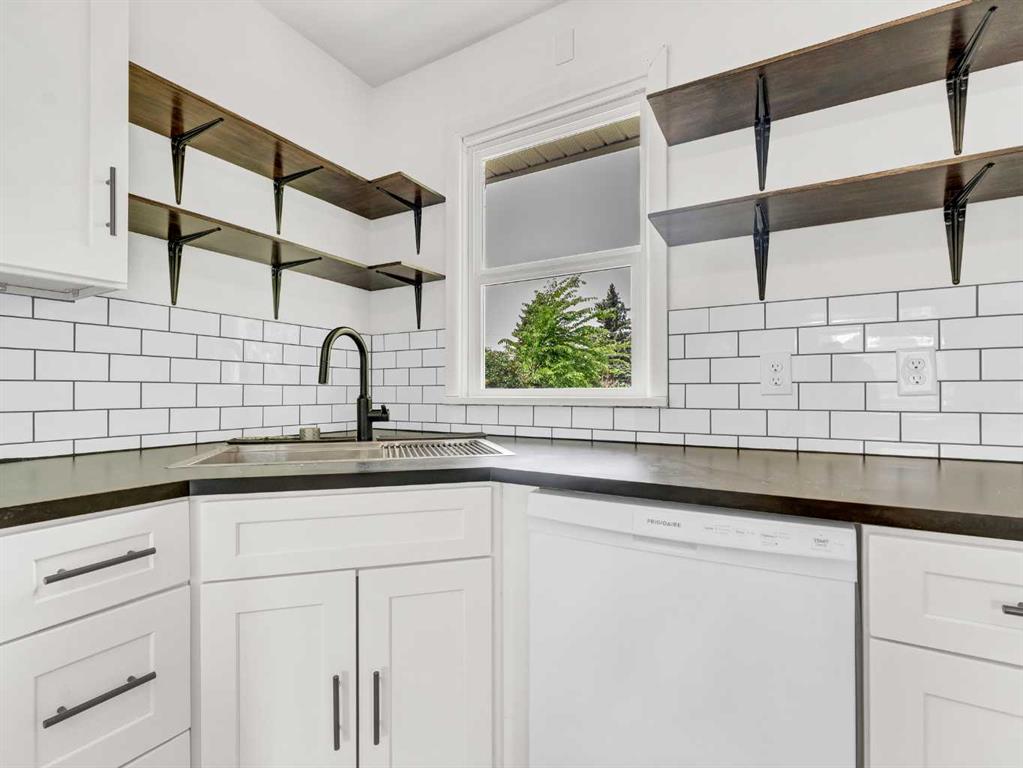 112 8 Street SW