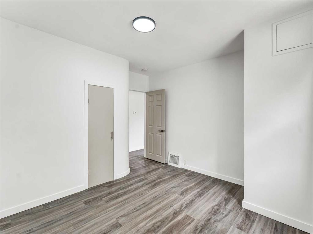 112 8 Street SW