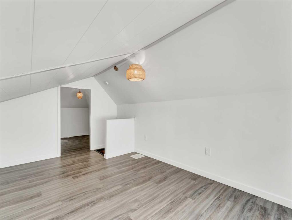 112 8 Street SW