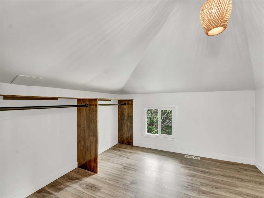 112 8 Street SW