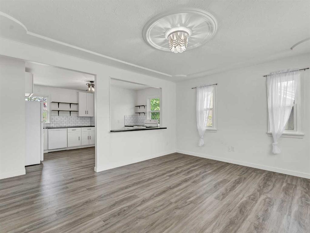 112 8 Street SW