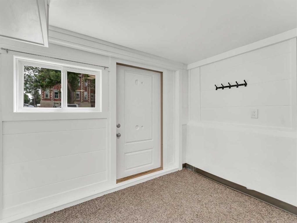112 8 Street SW
