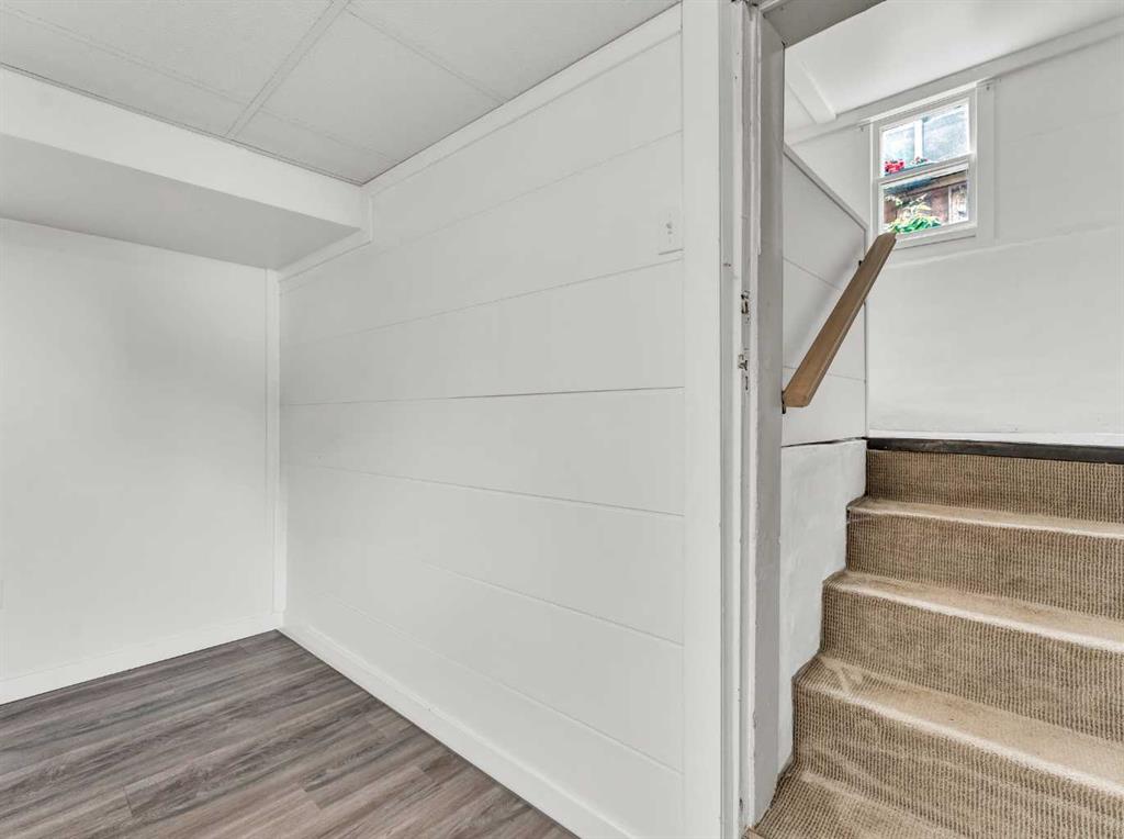 112 8 Street SW