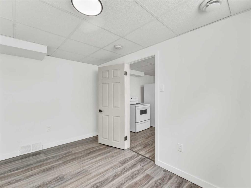 112 8 Street SW
