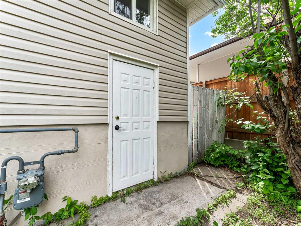 112 8 Street SW