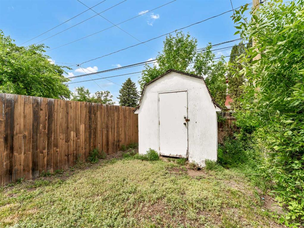 112 8 Street SW