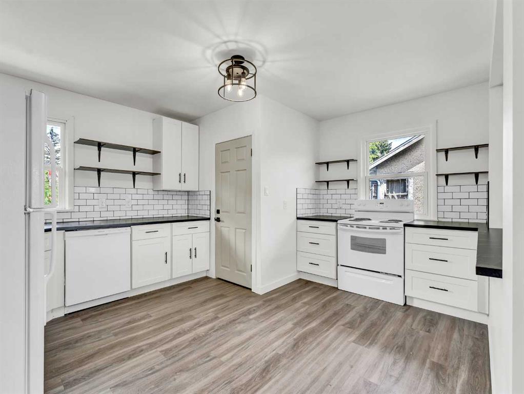 112 8 Street SW