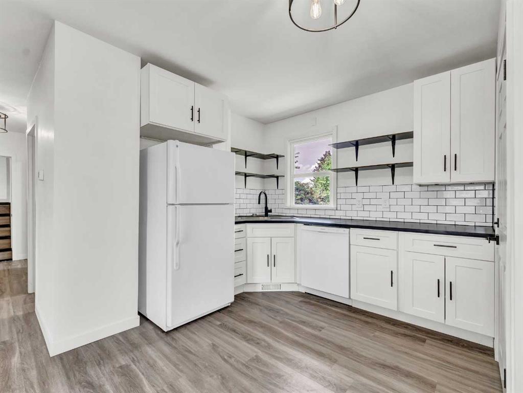 112 8 Street SW