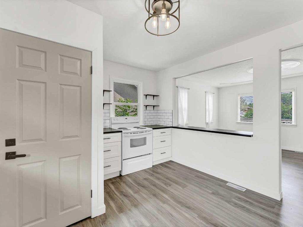 112 8 Street SW