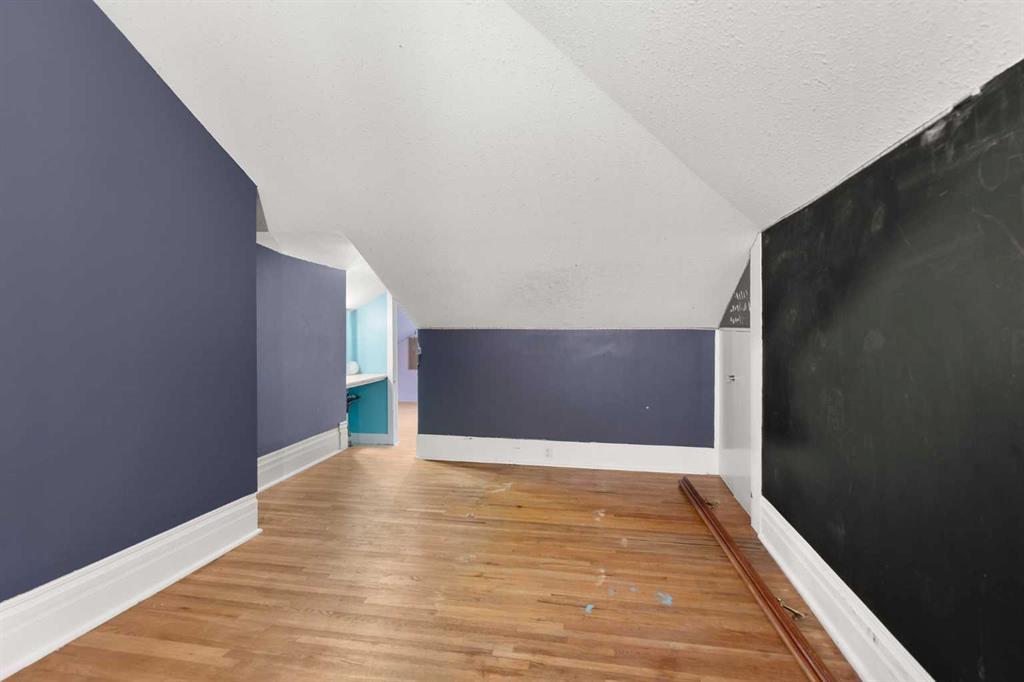 118 2 Street SW