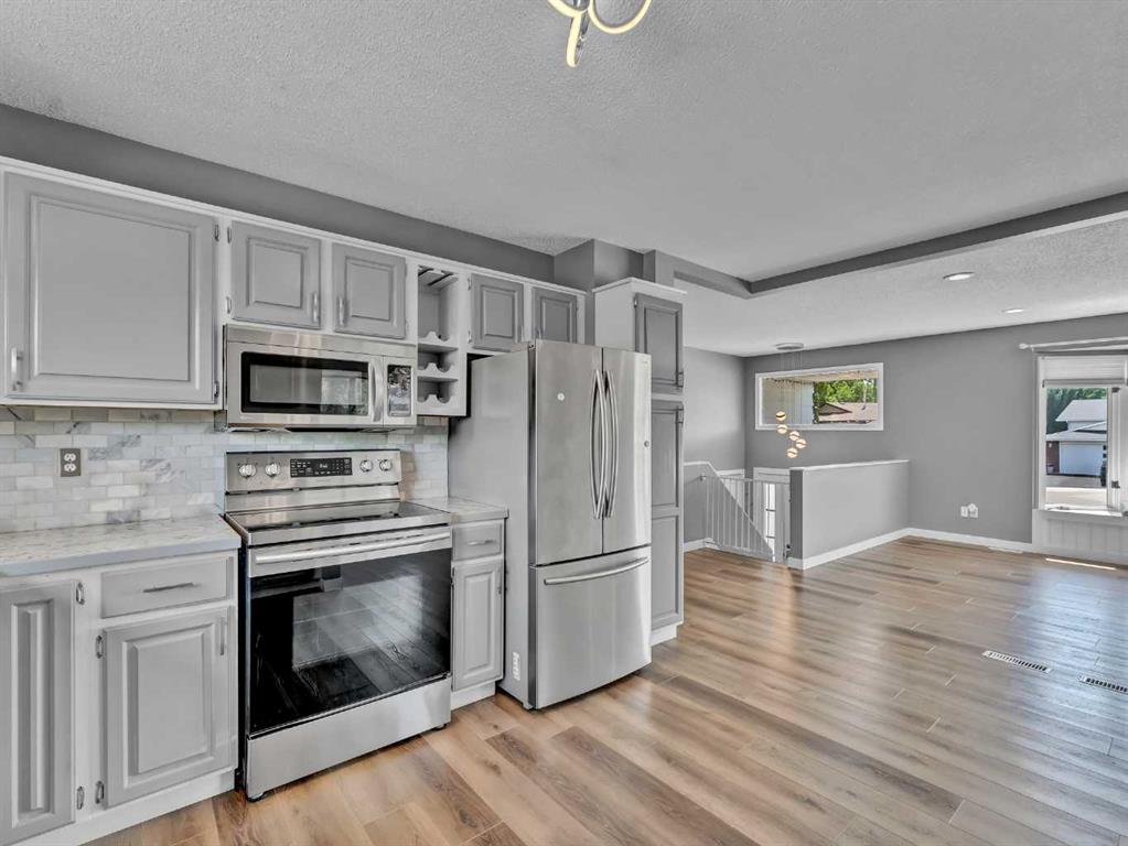 16 Iris Court SE