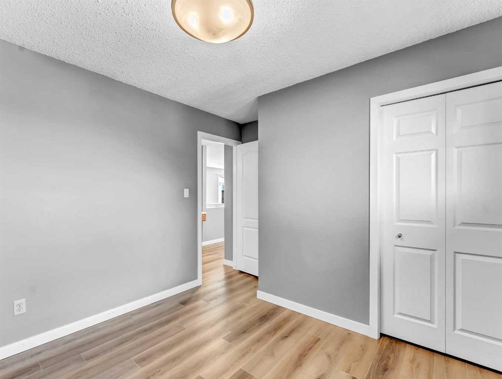 16 Iris Court SE