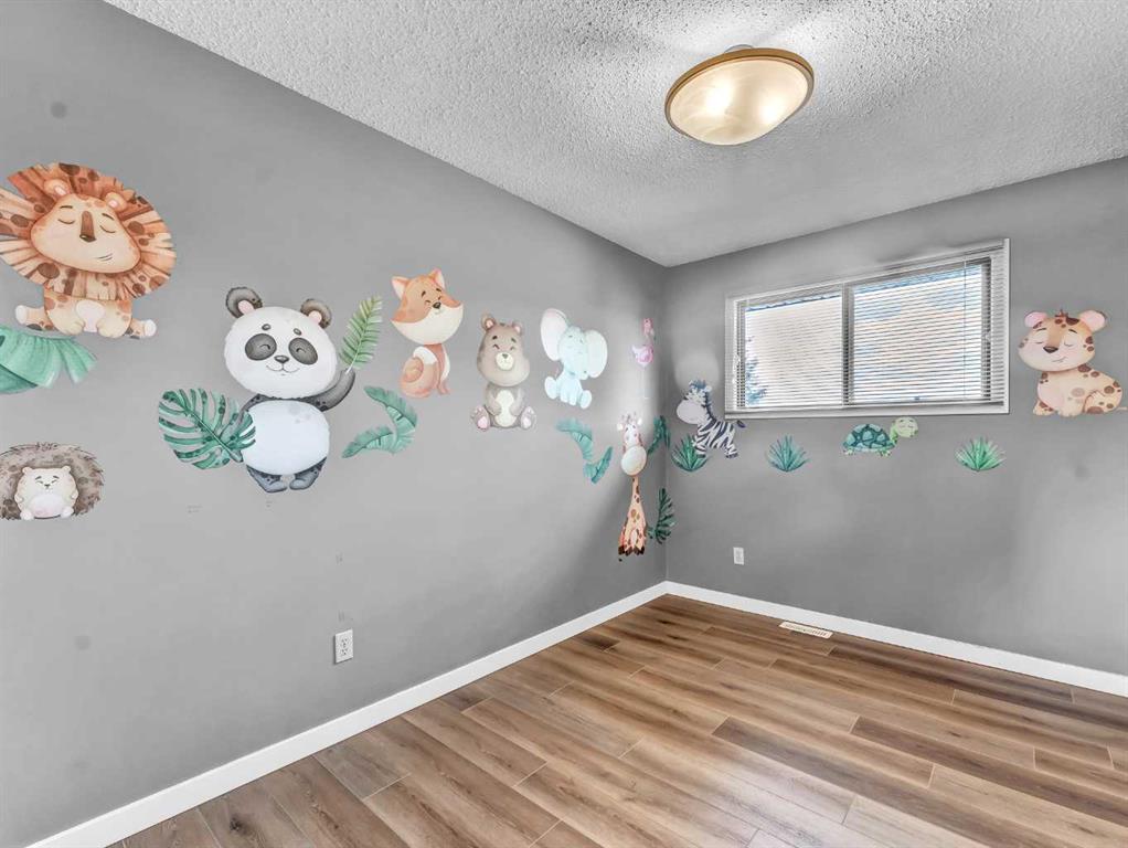 16 Iris Court SE