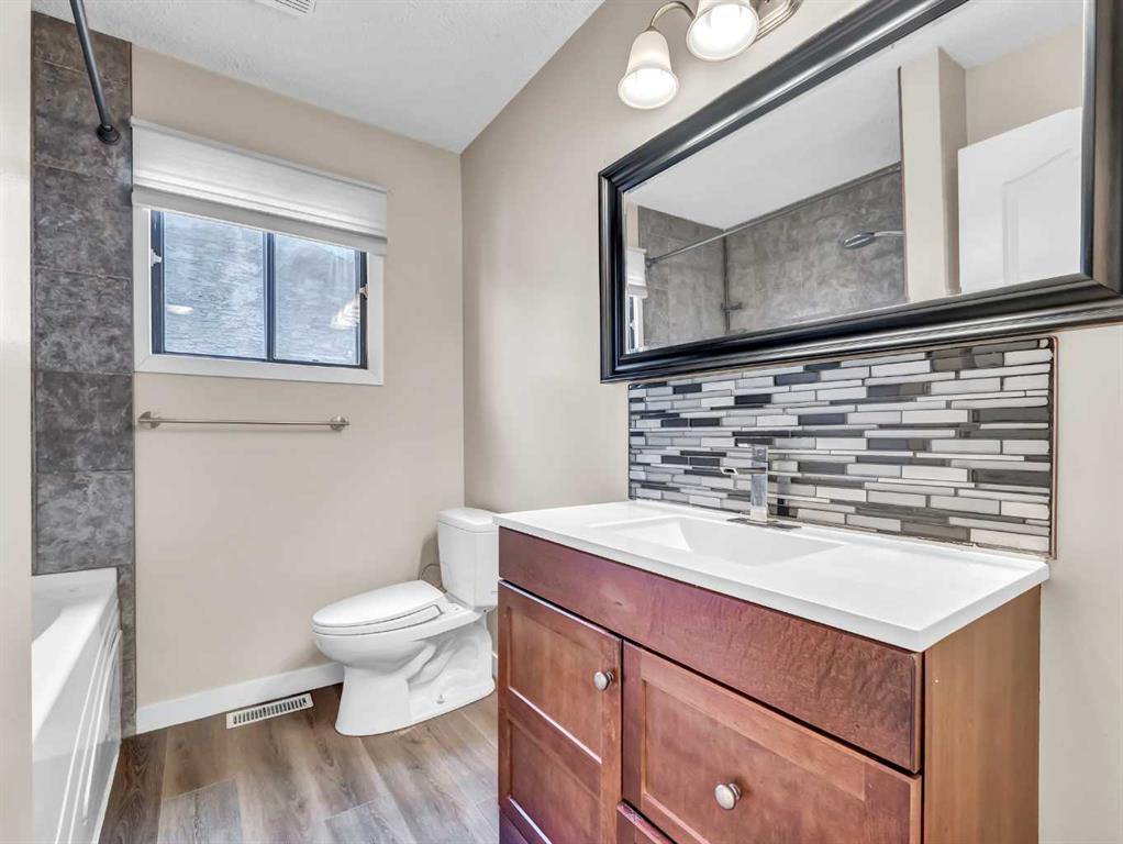 16 Iris Court SE