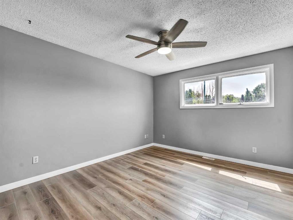 16 Iris Court SE