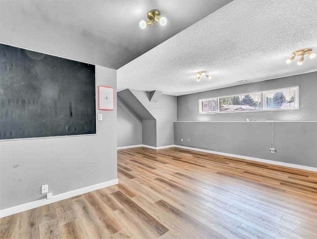 16 Iris Court SE
