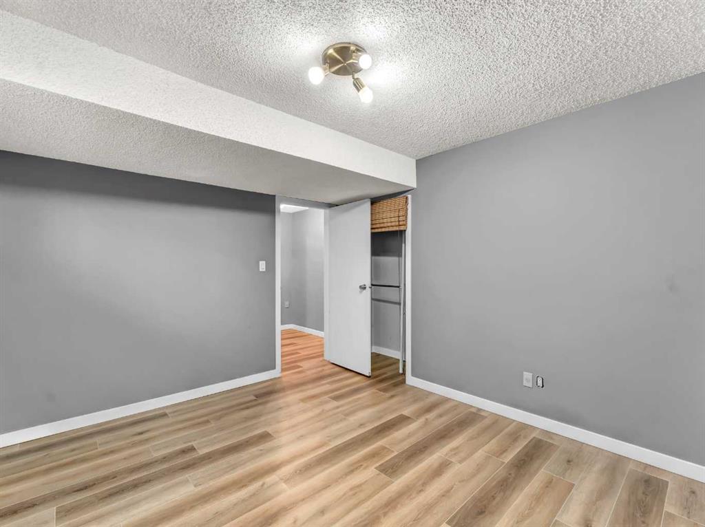 16 Iris Court SE