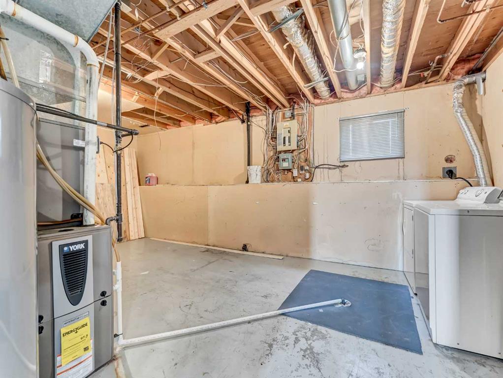 16 Iris Court SE