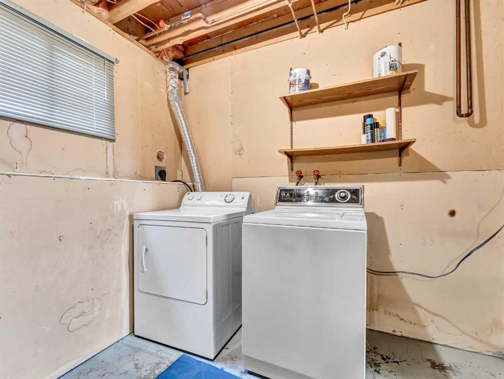 16 Iris Court SE