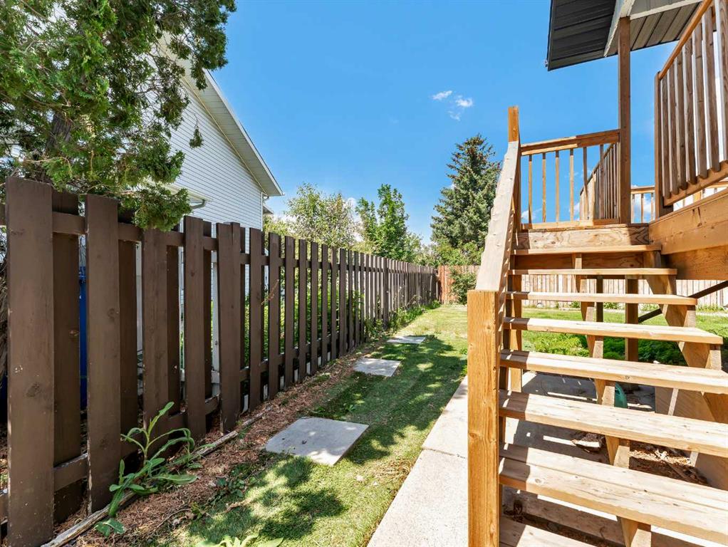 16 Iris Court SE