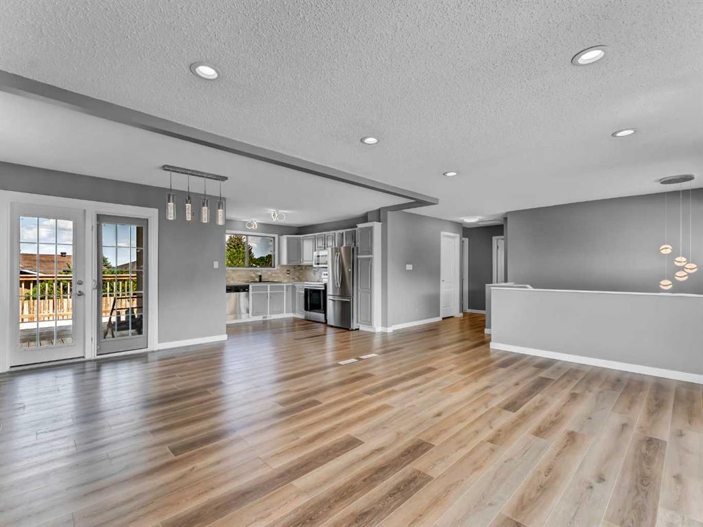 16 Iris Court SE
