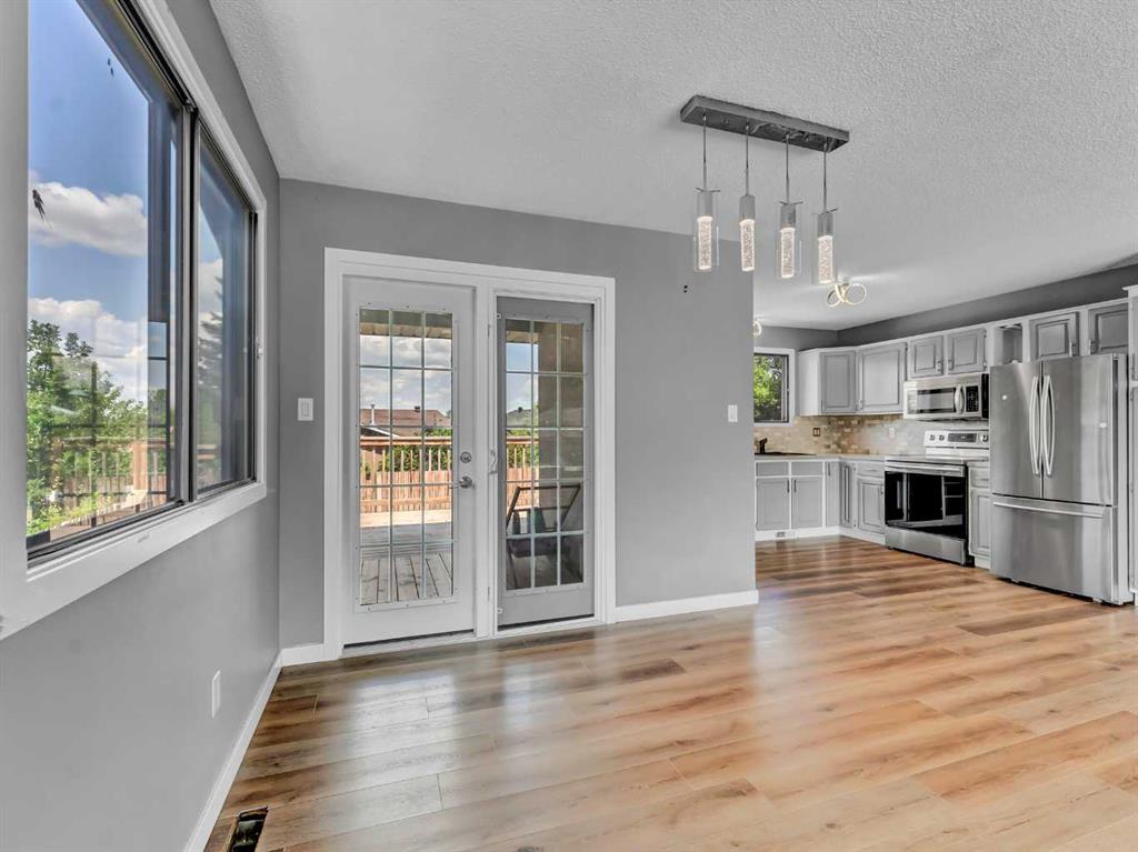16 Iris Court SE
