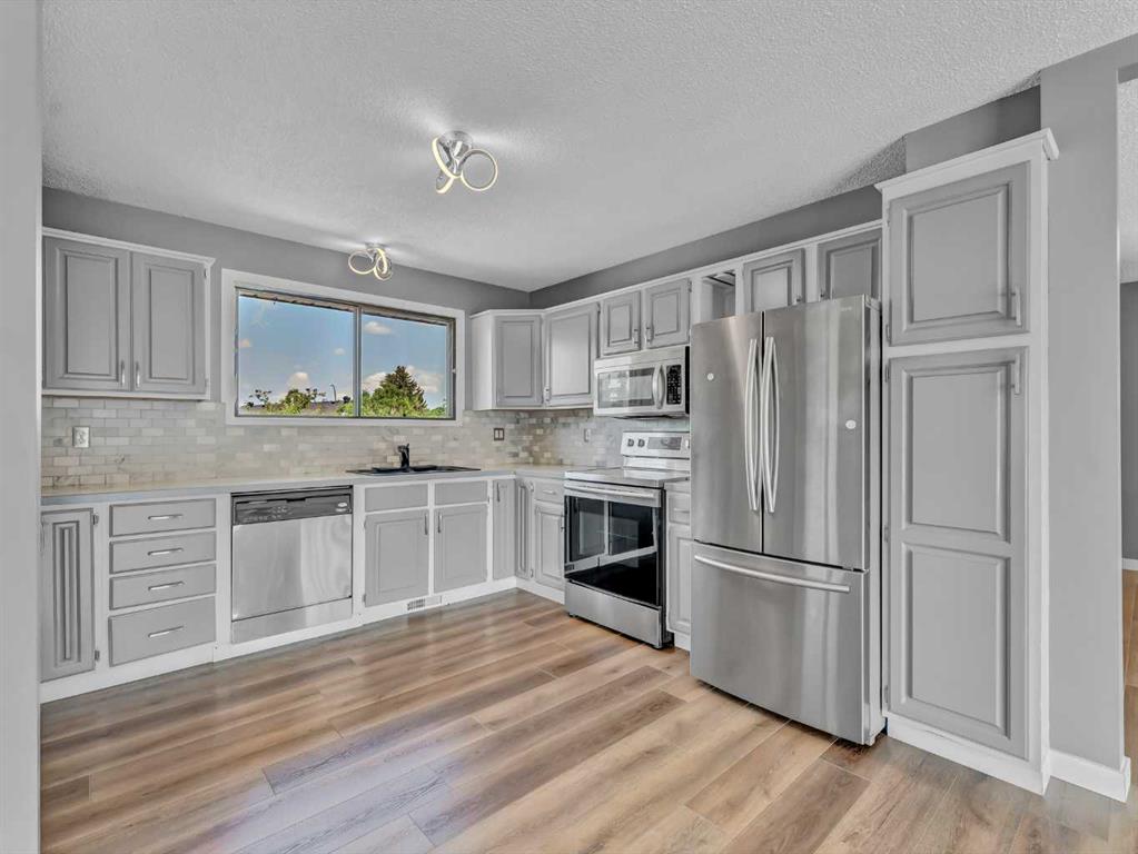 16 Iris Court SE