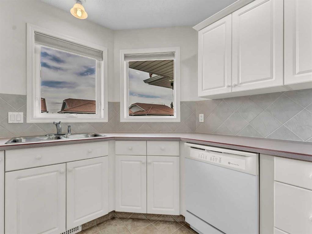 210 Park Meadows Lane SE
