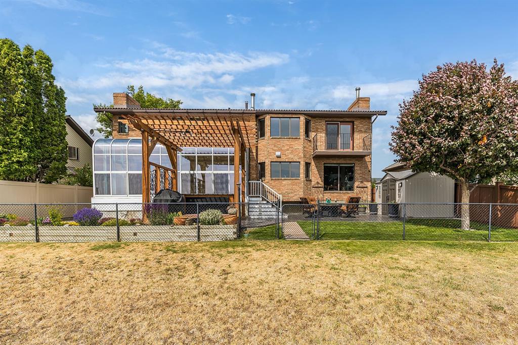 614 Ross Glen Drive SE