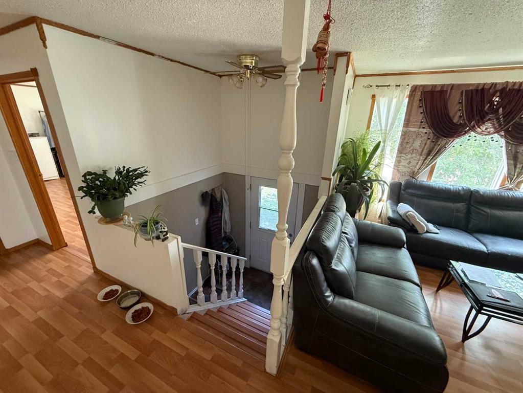 63 Ash Street W