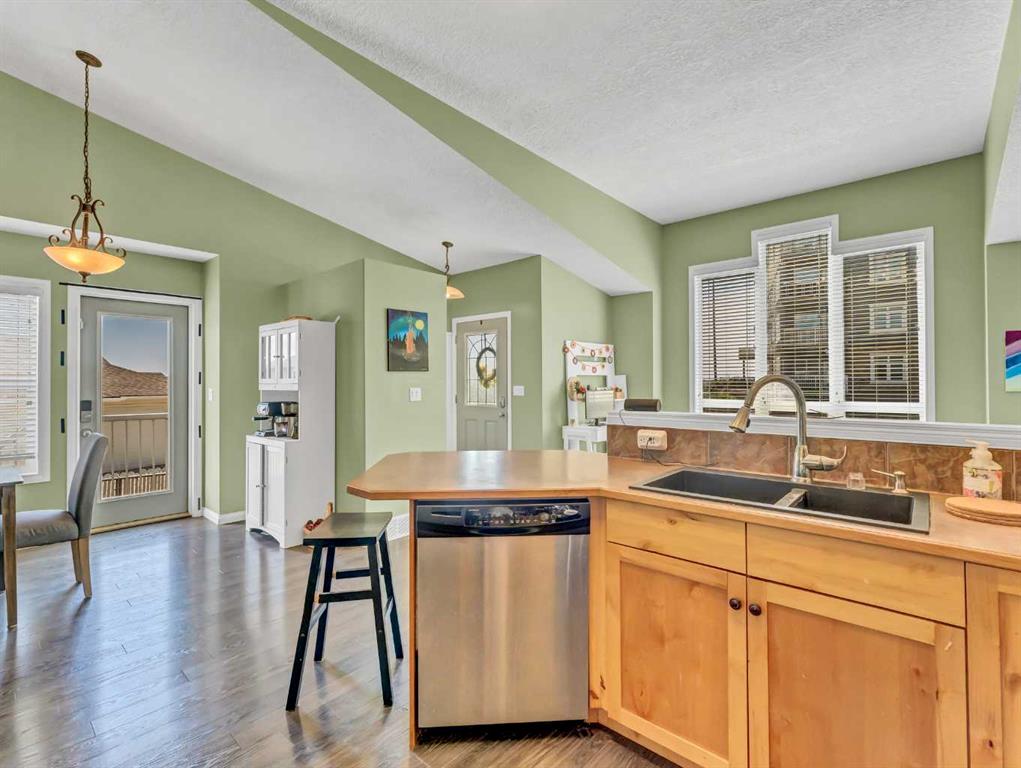 54 Terrace View NE