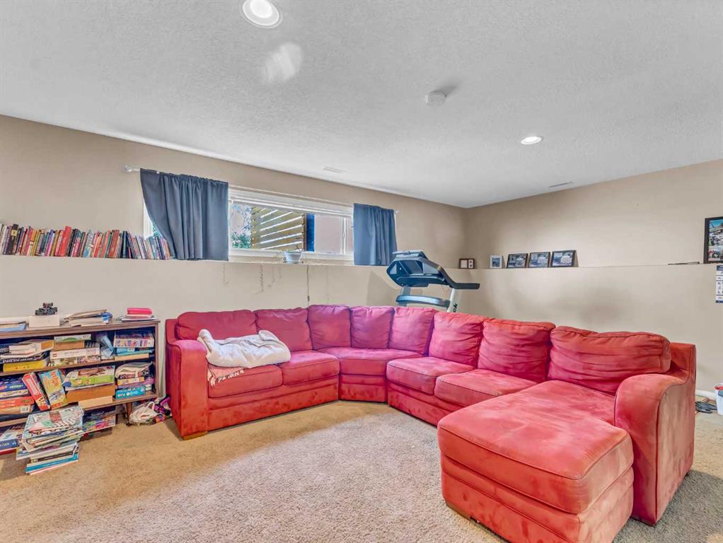54 Terrace View NE