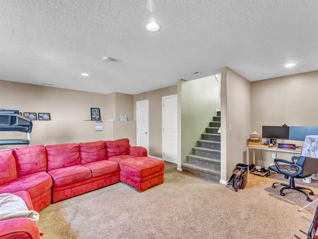 54 Terrace View NE