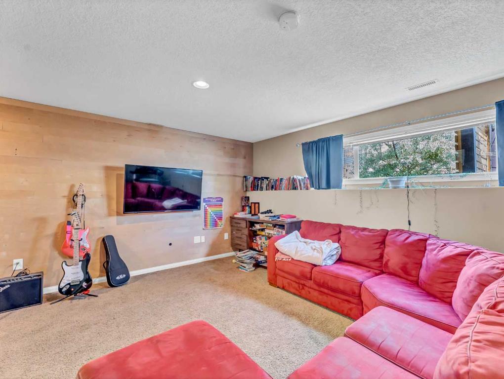 54 Terrace View NE