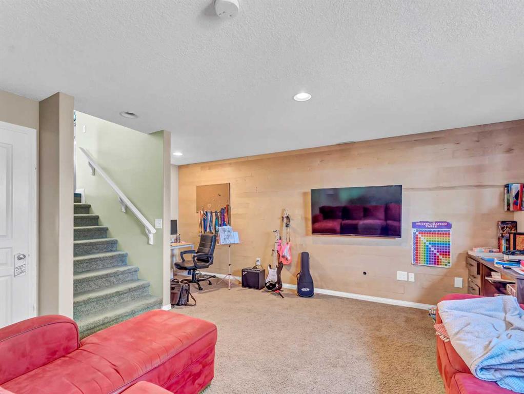 54 Terrace View NE