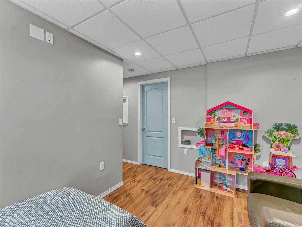 54 Terrace View NE
