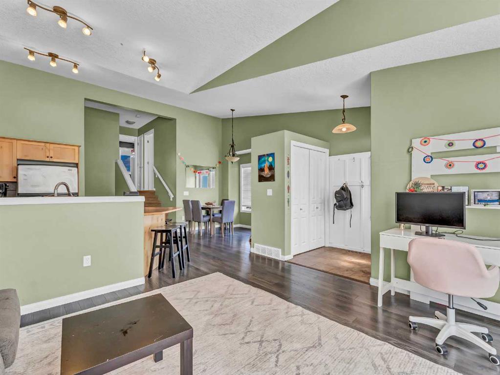 54 Terrace View NE