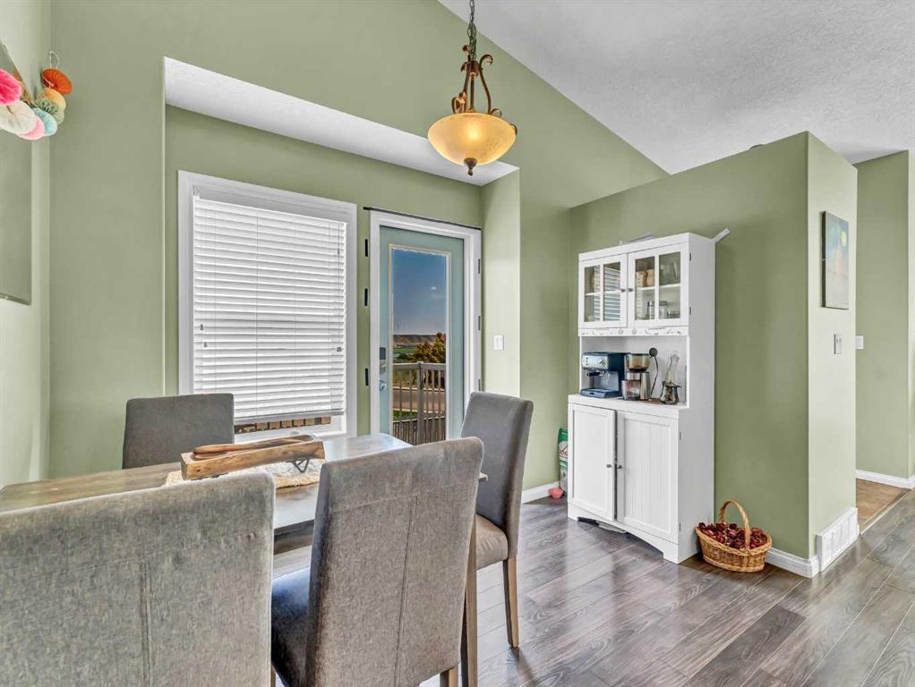 54 Terrace View NE