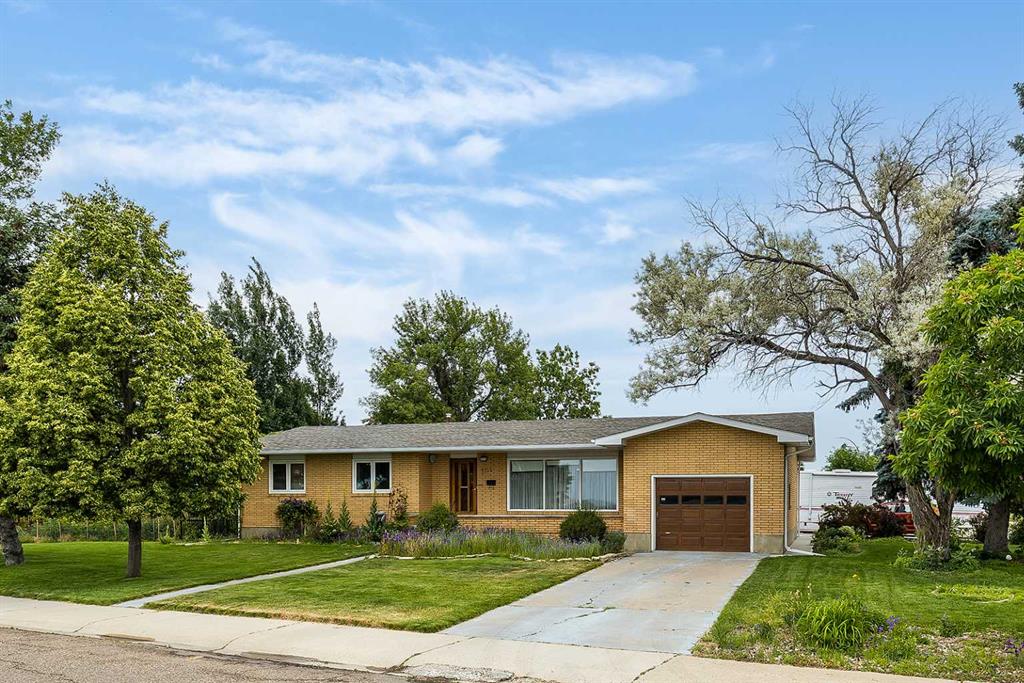 701 McCutcheon Drive NW, Medicine Hat